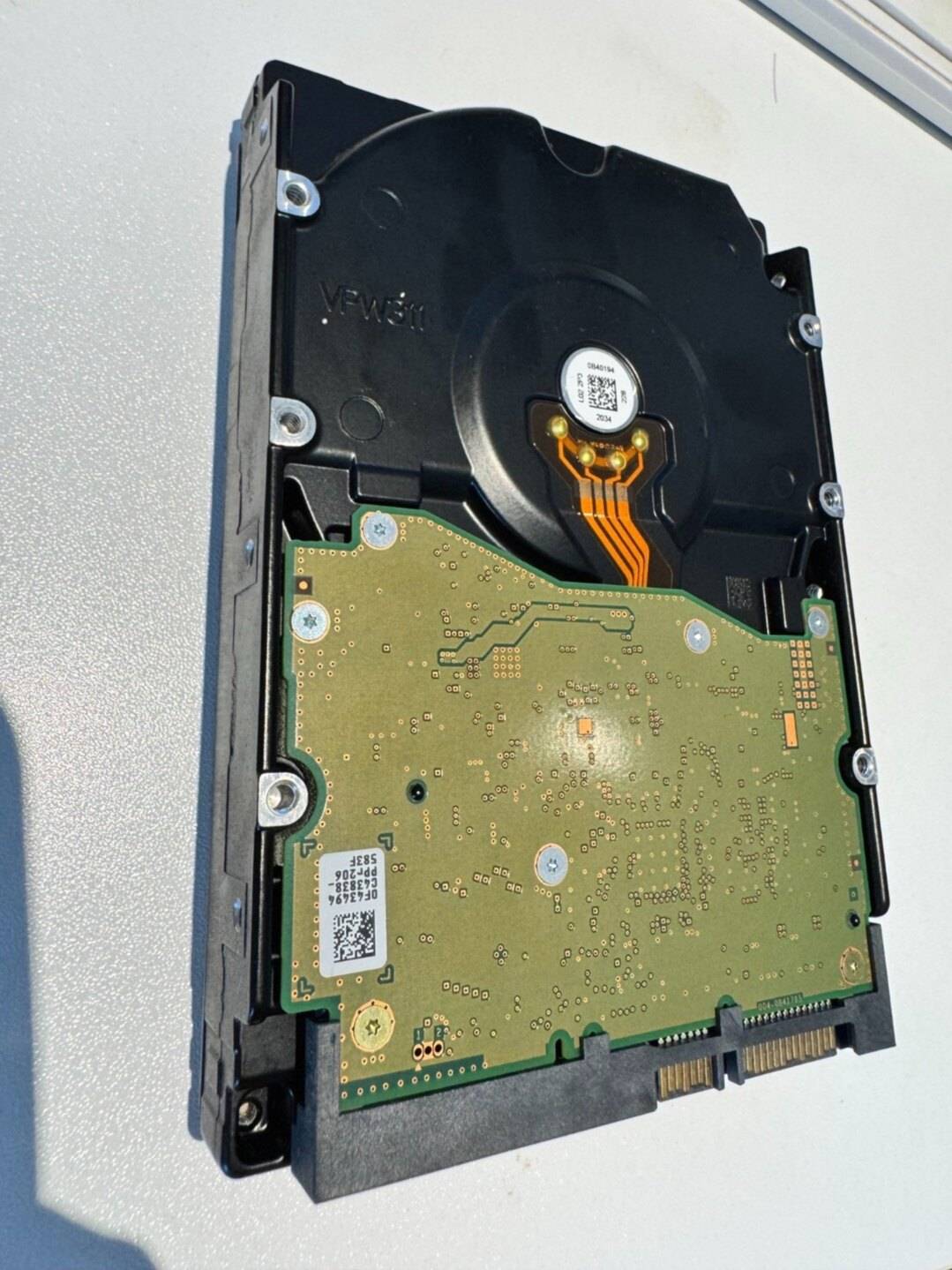 8TB SATA HUS728T8TALE6L4 Enterprise-Class Server Hard Drive 3.5 Inch 7.2k