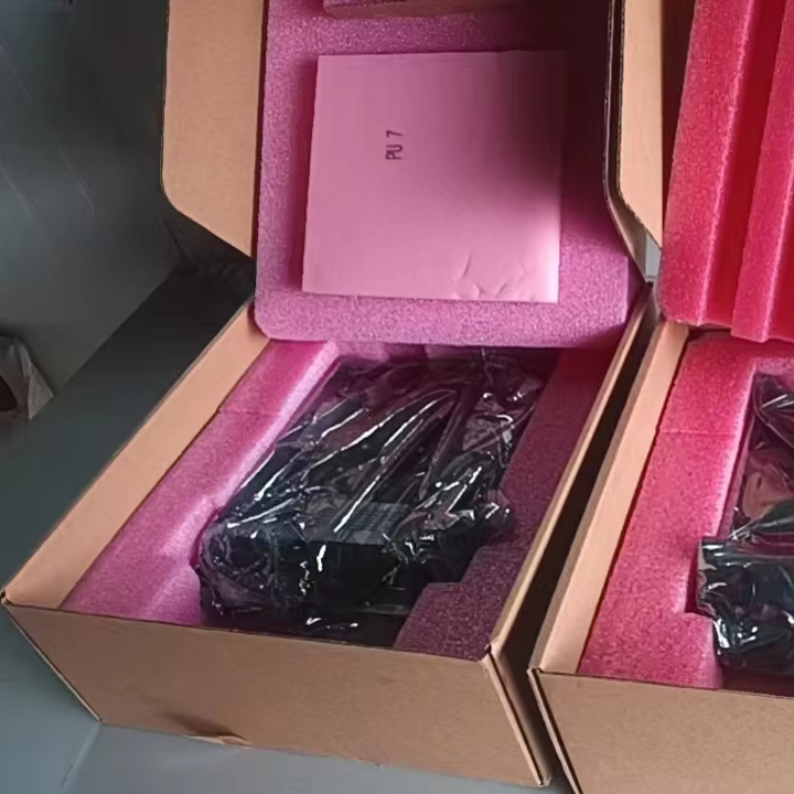 HUAWEI OSN9800 TNG1M520SM06 Original Packaging Stock 20 10G Business 2 100G Business Multiplexed 1 200G/100G Programmable Wavelength
